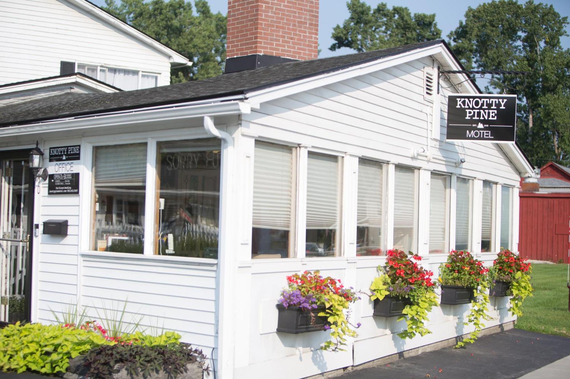 Knotty Pine Motel Bennington Eksteriør bilde